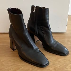 LABUCQ Black Heeled Boots